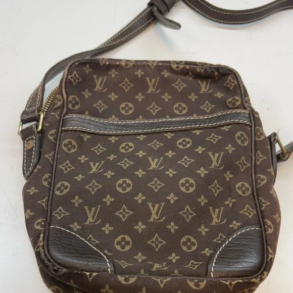 Louis Vuitton Brown Monogram Shoulder Bag - Picture 14 of 15